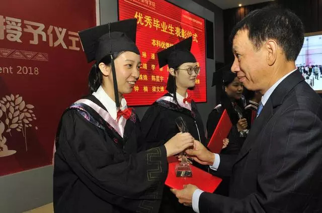 福建首富成云南白药董事长靠1000元发家 现身家315亿