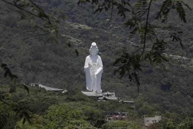 香港慈山寺是由李嘉诚出资建造的