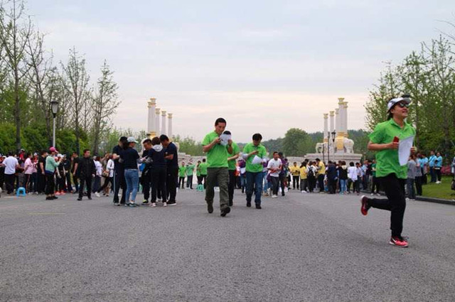 200多盟员牛首山北麓定向越野(图文)