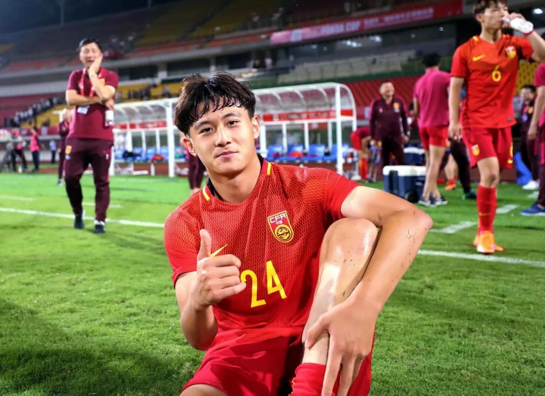 圣龙:低调做人高调踢球,期待和师哥武磊德比对