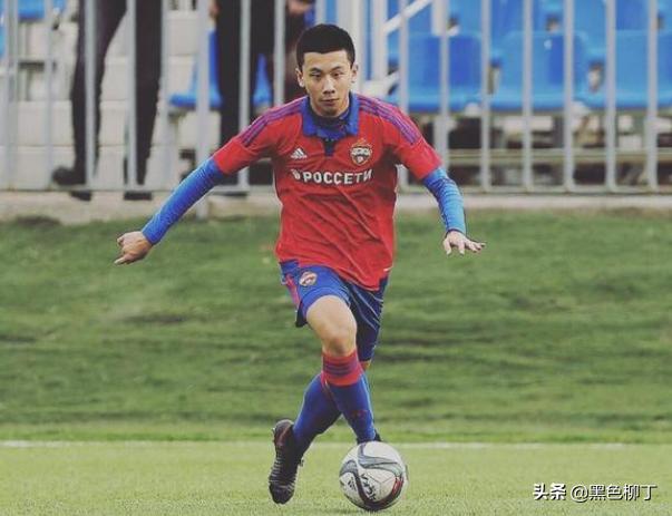 足球比赛球应从哪踢出进球,足球比赛受让一球是什么意思