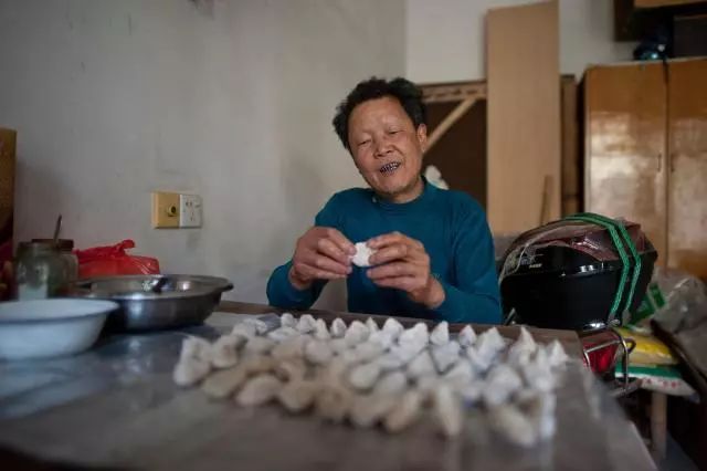 带着麻风休养员的心声，她来了