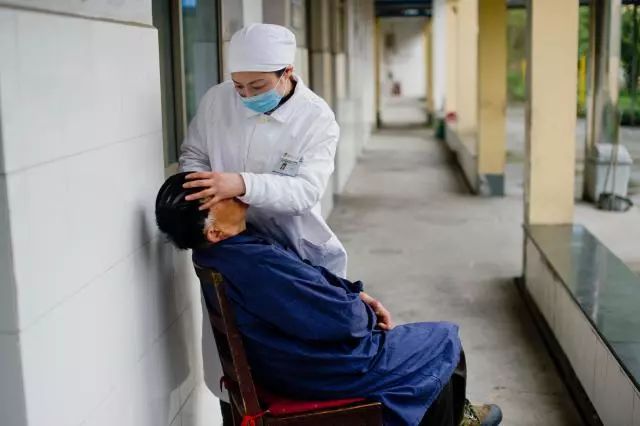 带着麻风休养员的心声，她来了