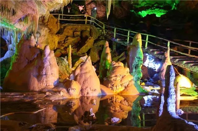 万象洞天.jpg 朝圣敦煌,拥抱春天!甘肃推出“清明”小长假七大旅游产品