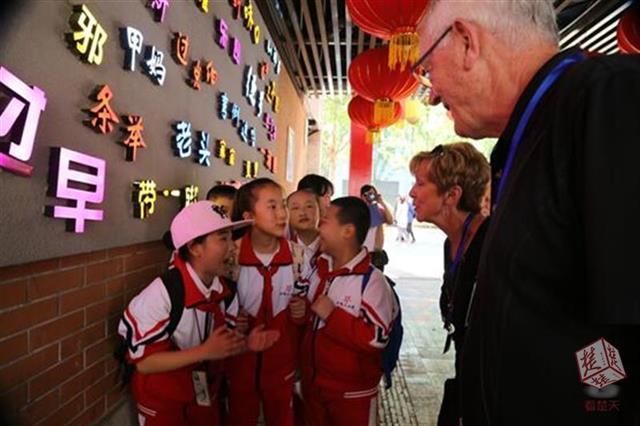 教老外说武汉话,小学生在汉味老街开展研学旅