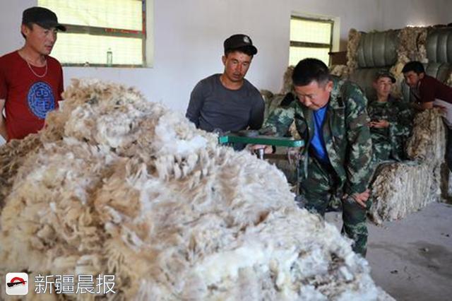 2018羊毛风衣价格_2018年要做个时髦&ldquo;佛系&rdquo;女生,这件单品你必须得有(2)