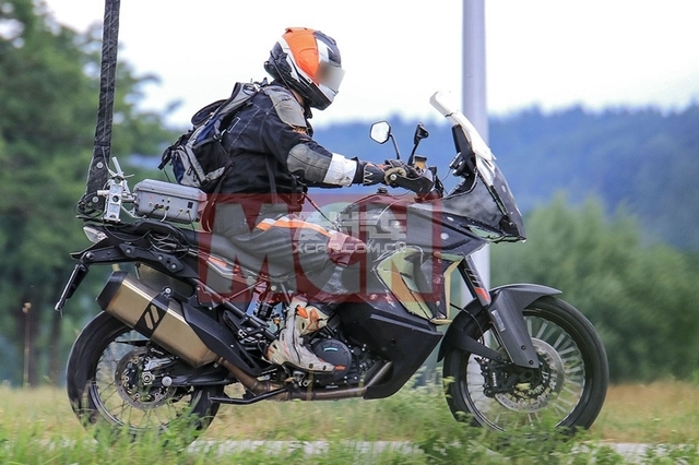 排量提升至1150cc 新KTM 1090 ADV谍照