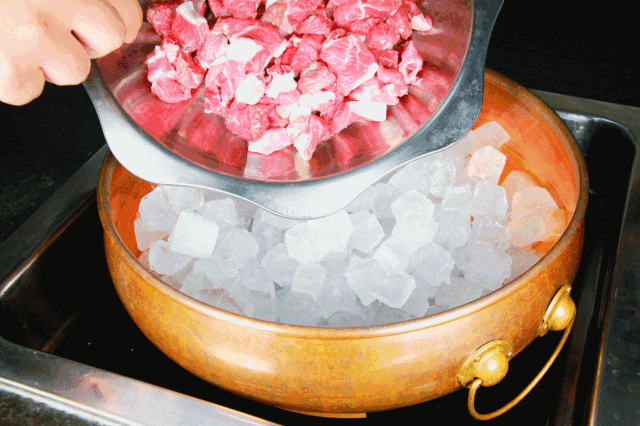 这家店太怪了!用冰煮羊肉?正宗内蒙古吃法空降天津!