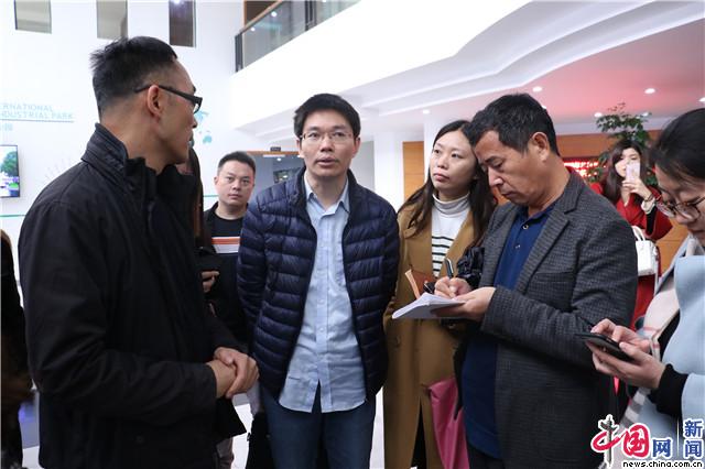 昆山国际电商产业园总经理钱斌接受记者采访(中国网记者 黄磊/摄)