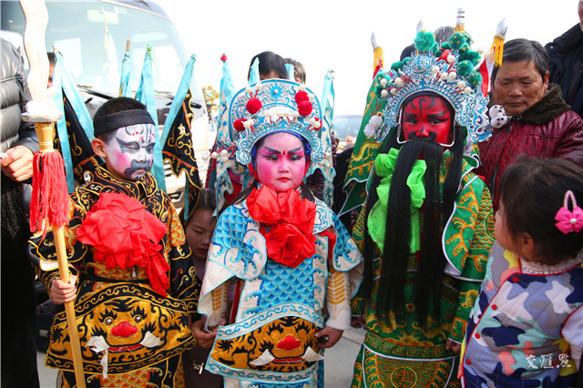 送文化下乡 让老百姓感受到浓浓文化年味