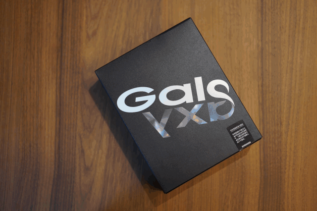 三星galaxyfold折叠屏手机开箱