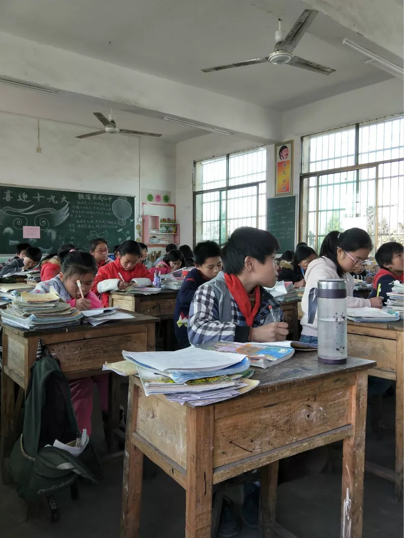 人民网点赞《快乐大本营》公益环节 温暖有你