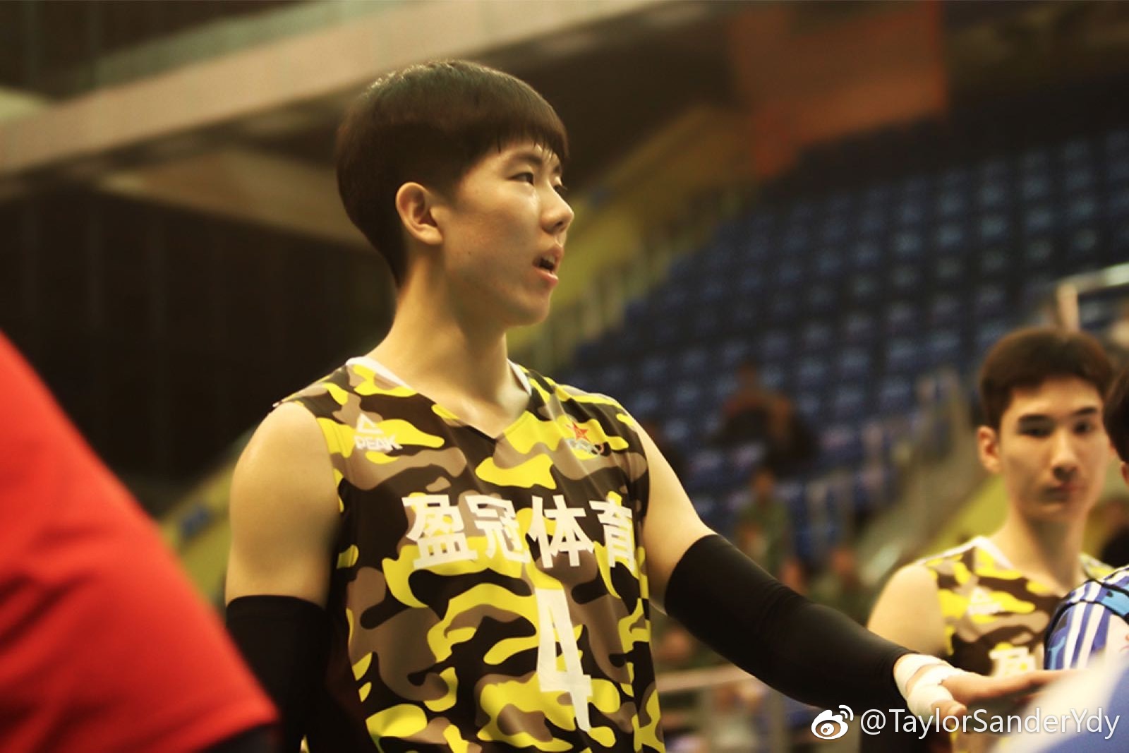 谈及陈方砸队员事件,八一新闻官连说5个不清