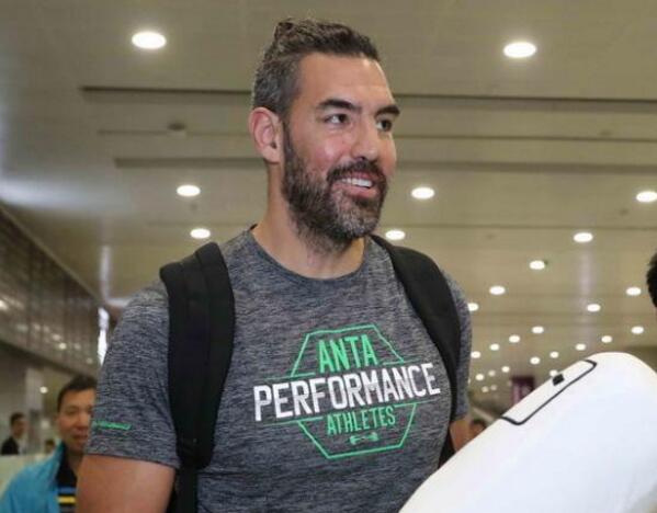 上海队200万年薪的斯科拉告别,姚明点赞易建联