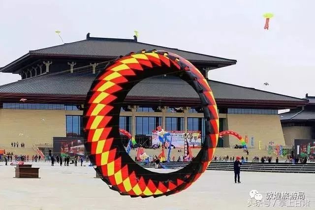 敦煌国际风筝节.webp.jpg 朝圣敦煌,拥抱春天!甘肃推出“清明”小长假七大旅游产品