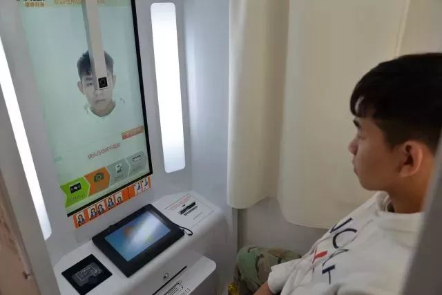 这里可以免费拍出国境证件照了!自助照相、复