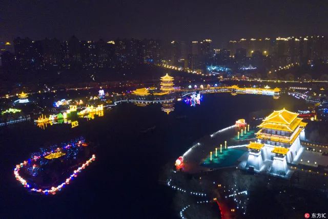 賽格內老城根里年輕人觥籌交錯