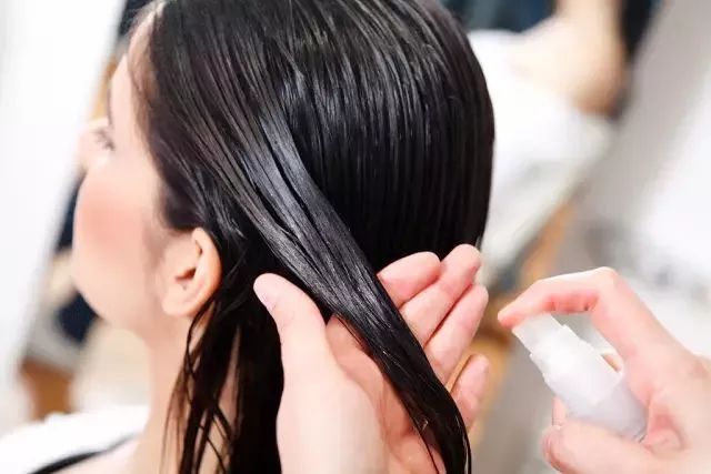 养生丨头发多久洗一次最好？做错的头发越掉越多！