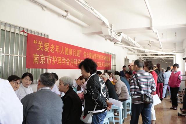 别样的庆生会,给老人送健康大礼