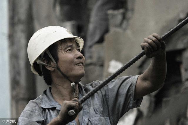 大量工厂倒闭 农民工进退两难 未来将何去何从