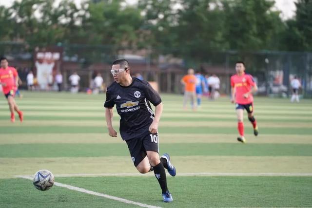 吴钩足球创始人是哪人,吴钩足球创始人是哪人啊