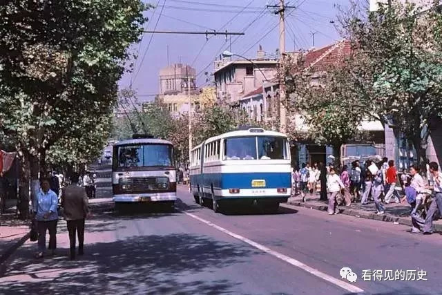 老照片:80年代的无轨电车 一道慢慢消失的城市风景