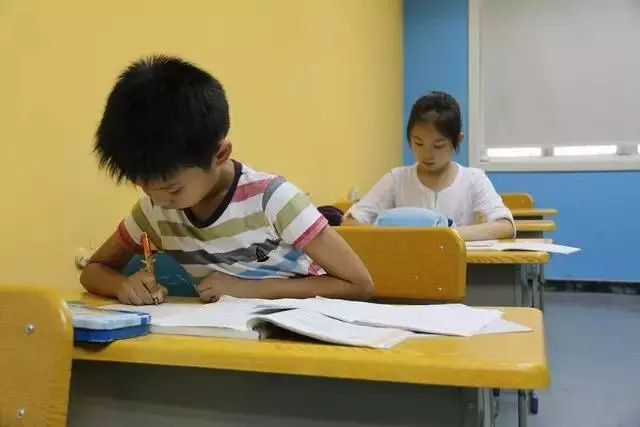 开学后谁接学生谁辅导作业?国营的晨新晚托班帮你忙，名额有限,秒抢!