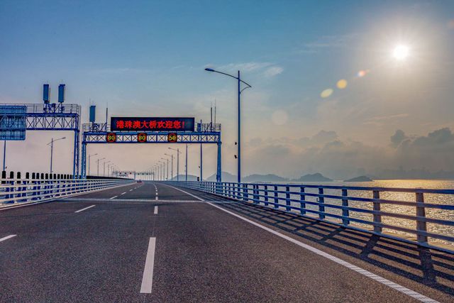 港珠澳大桥人流量日超10万,粤港澳人才资本加