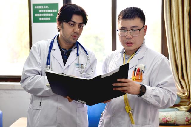 创新:东南大学中外临床医学专硕研究生结对培