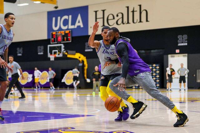 推特与脸书什么意思 VtKW-htknpmh0165432.jpg