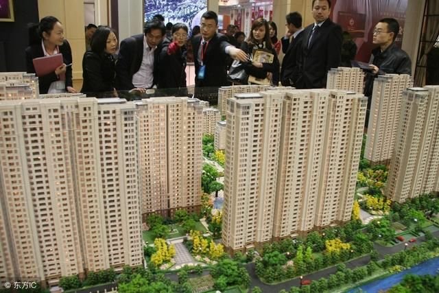 不考虑公摊面积我也不会选2梯4户的房子只因