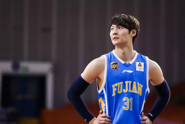 王哲林当选CBA常规赛MVP!力压阿联郭艾伦原