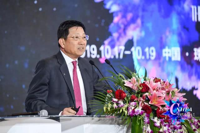 康宝莱董事长_康宝莱c罗图片