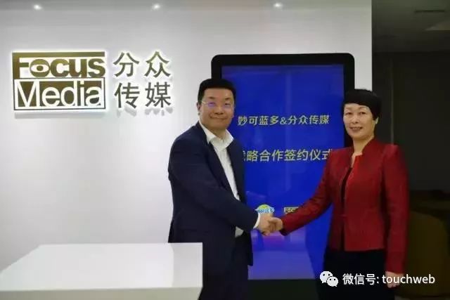 优游电投游戏 - 守护河道,三角镇团委联手青年志愿者用皮划艇巡河