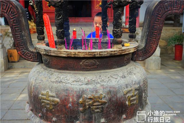 藏在秦岭的西安最小寺庙，只有一进院落，一棵树就占了半个院子