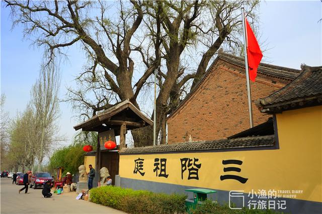藏在秦岭的西安最小寺庙，只有一进院落，一棵树就占了半个院子