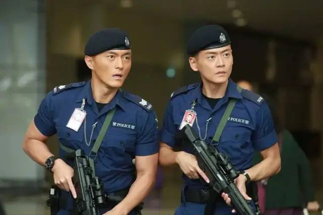 《机场特警》啲露肉镜头,广女真係中意睇?仲以为蔡思贝係男人???