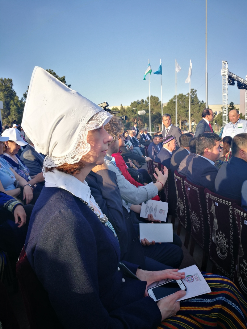 乌兹别克斯坦举办首届国际民间口头说唱艺术节 “陕北说书”艺人代表中国参演受关注