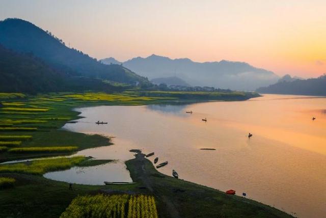 周末上万人涌入淳安慈溪村 他们争相看什么