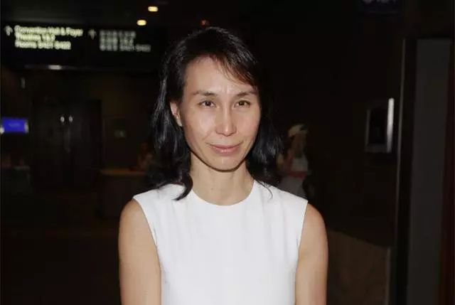 新任赌王为何是她?曾因分家产被告,父亲大寿