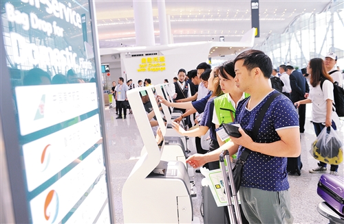 广州白云机场T2 航站楼投入使用