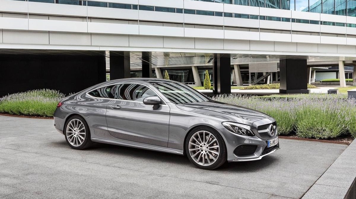 90后女司机：不买奔驰C的抠门男友,不如离了找捷豹男