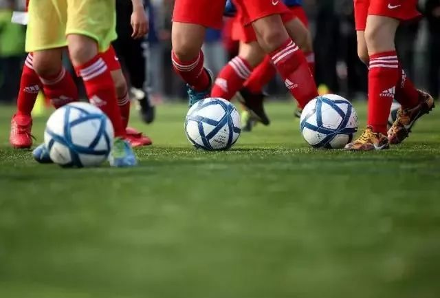 临沂:足球纳入初中升高中选测项目,足球课学习