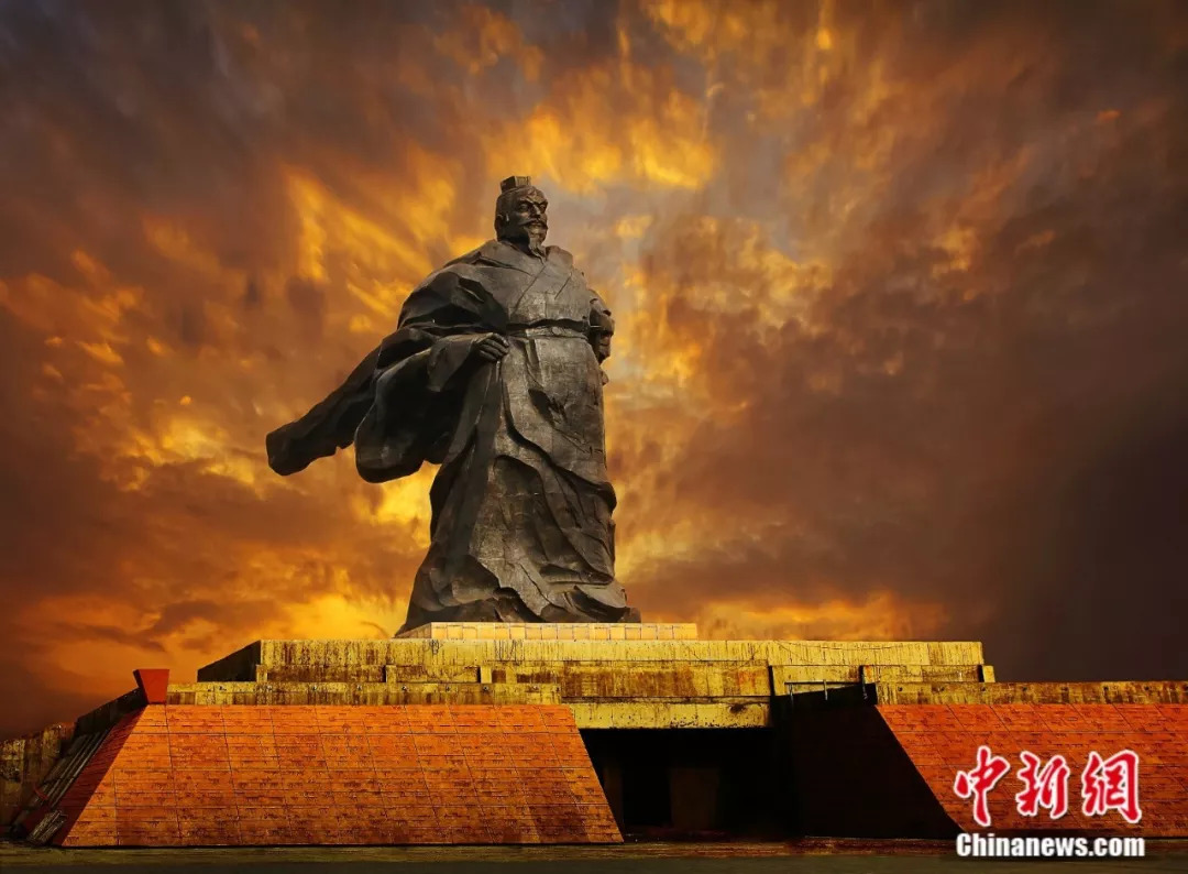 站在徐州汉皇祖陵广场刘邦铜像前,依然能感受到"大风起兮云飞扬"的