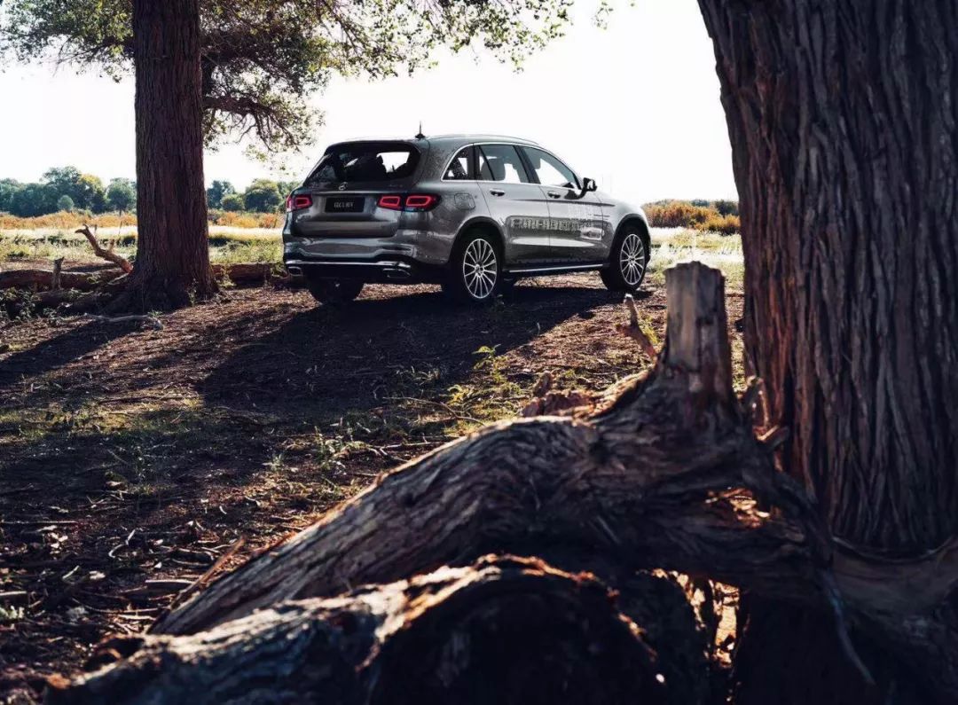 领军之将,实不辱命丨试驾新一代梅赛德斯-奔驰GLC L