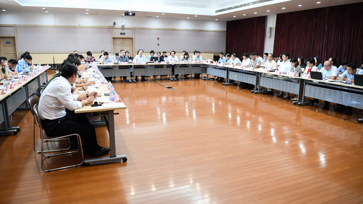 上海交大召开2017-2018学年校内挂职总结交流