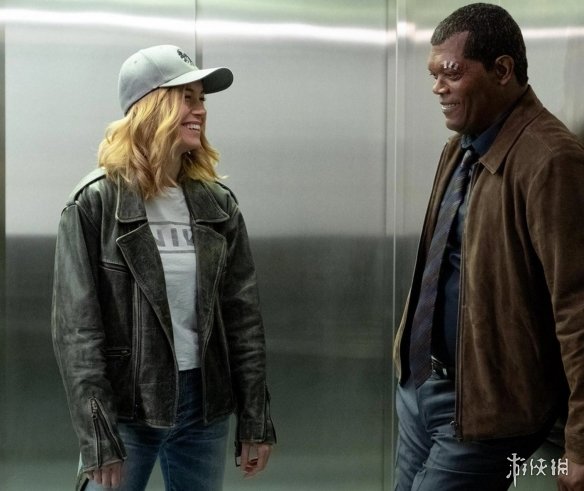 《惊奇队长》首映礼海量现场照 女神低胸装性感无比