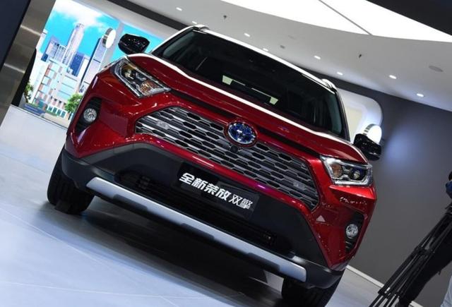 家用风变越野风,全新RAV4荣放亮相要抢谁的饭碗?