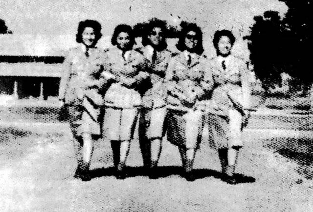 　方寿纯（左一）与同在新38师担任医护人员的姐妹们