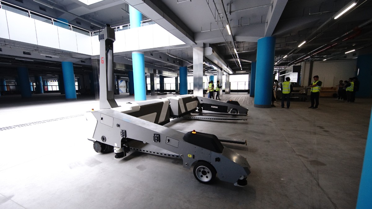 北京大兴国际机场于今日正式通航 机器人自动停车上线